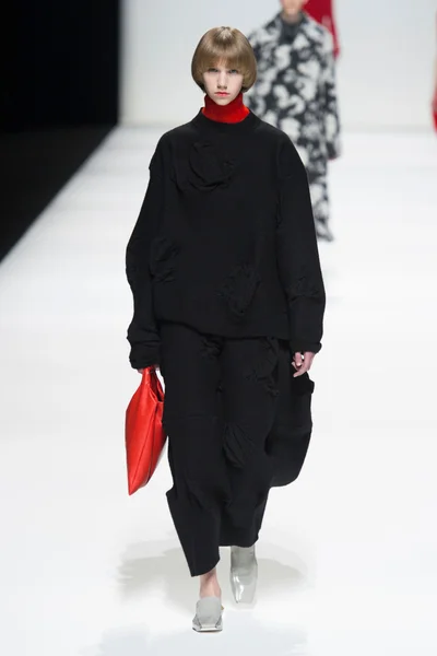 Look 25